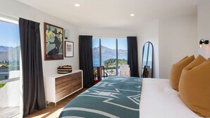 3 bedrooms, iron/ironing board, WiFi, bed sheets - Edinburgh 3BR 2BA with Hot Tub Views Fireplace (Queenstown)