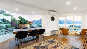 Dining - Edinburgh 3BR 2BA with Hot Tub Views Fireplace (Queenstown)