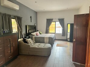 Bügeleisen/Bügelbrett, WLAN, Bettwäsche