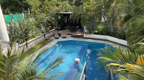 Family Quinta with swimming pool, air conditioning, private garden, basketball court,