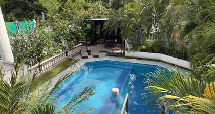 Family Quinta with swimming pool, air conditioning, private garden, basketball court,