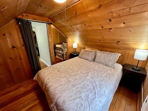 Right Side Queen Room With twin Trundle