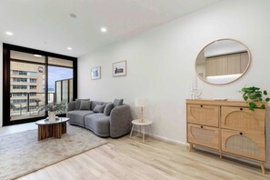 TV, offices - Cloudline City Stay Victoria Tower CBD (Adelaide)