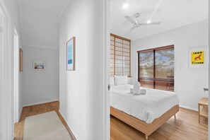 2 bedrooms, desk, iron/ironing board, WiFi