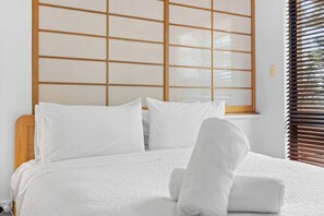 2 habitaciones, escritorio, tabla de planchar con plancha y wifi 