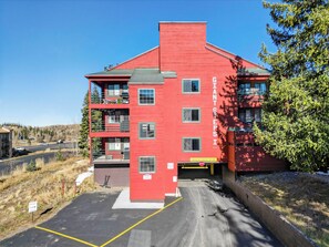 Exterior - Ski-in / Ski-out - Two bedroom  with a Full Kitchen at Giant Steps in Brian Head (Brian Head)