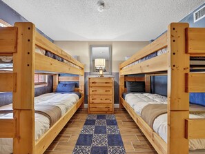 2 bedrooms, free WiFi, bed sheets - Ski-in / Ski-out - Two bedroom  with a Full Kitchen at Giant Steps in Brian Head (Brian Head)