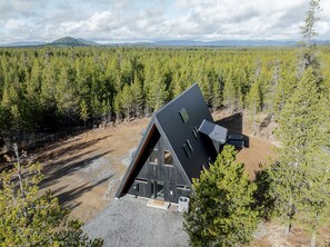 Exterior - Luxury A-Frame • Fire Pit • Hot Tub • EV charger • 4 Acres (Bend)