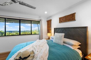 4 habitaciones, tabla de planchar con plancha, wifi y ropa de cama 