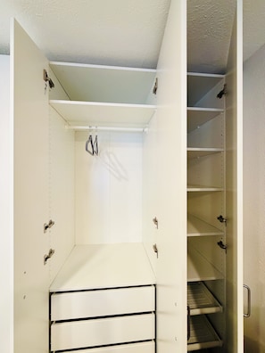 Interior - Oaklawn near Dallas Medical District & Cedar Springs w/ Gated Prkg (Dallas)