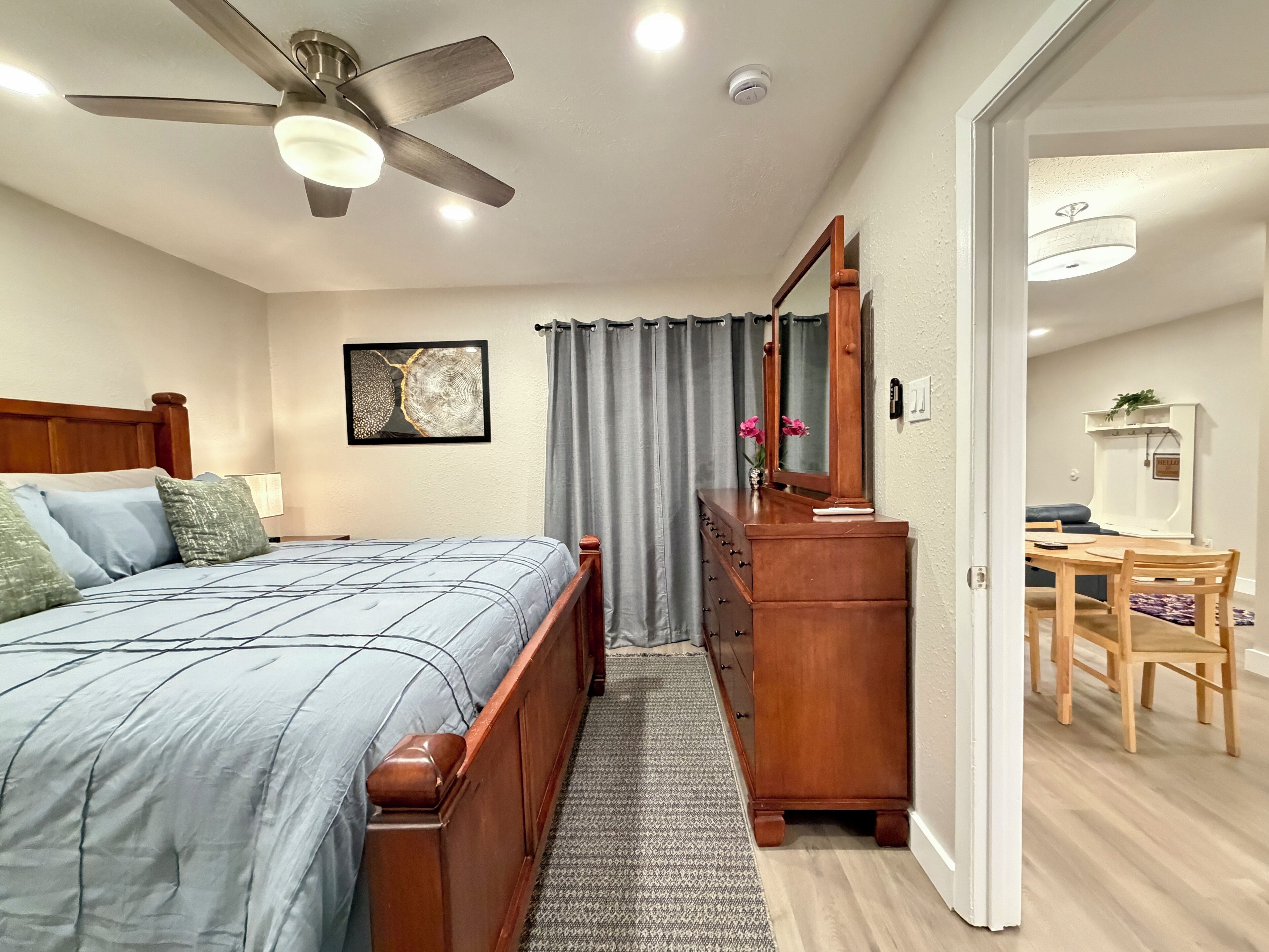 1 chambre, fer et planche à repasser, accès au Wi-Fi (inclus)