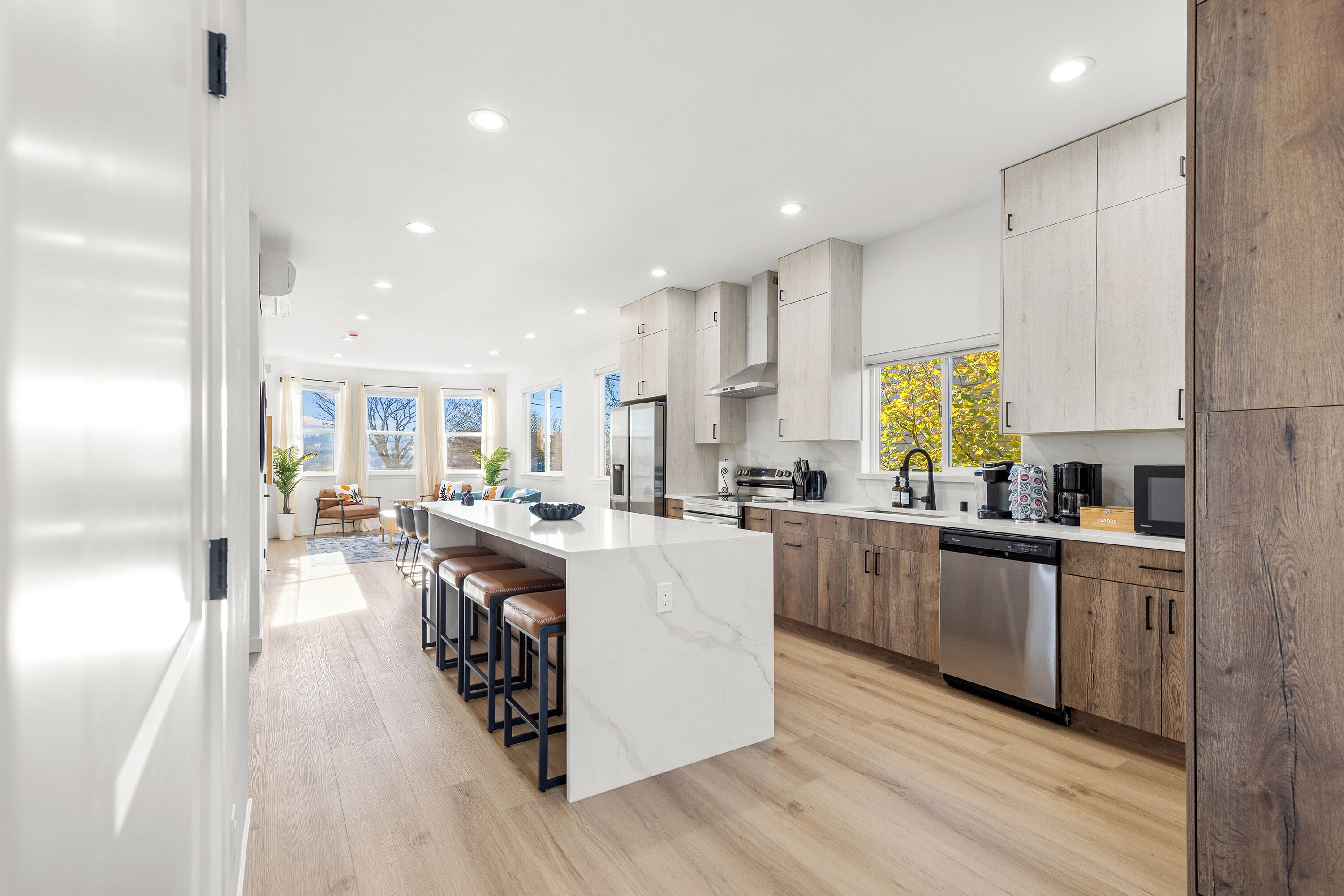 Refrigerador, microondas, horno y parrilla de estufa 