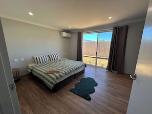 4 quartos, ferros/tábuas de passar roupa, Wi-Fi, roupa de cama