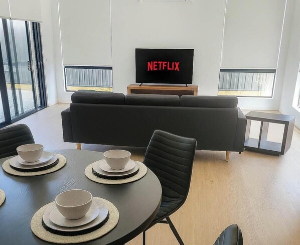 Dining - Spacious Accessible with Bathrooms for Everyone (Alkimos)