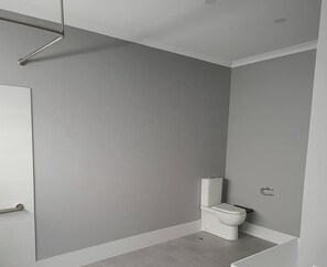 Shower, hair dryer, towels - Spacious Accessible with Bathrooms for Everyone (Alkimos)