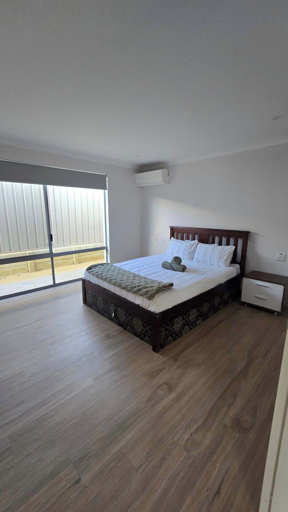 Iron/ironing board, WiFi, bed sheets, wheelchair access