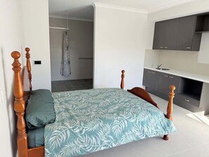 Iron/ironing board, WiFi - Spacious Piara Waters Home: 4 Bedrooms, Modern Kitchen & Fantastic Accessible Design (Piara Waters)