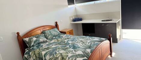 Iron/ironing board, WiFi