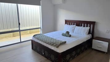 Iron/ironing board, WiFi