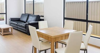 Byford Beauty Spacious Home with Large Bathrooms in each main room - Your Perfect Retreat!