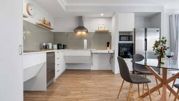 Fridge, microwave, oven, stovetop