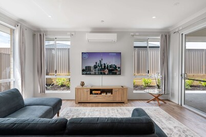 Large Mandogalup Family Retreat