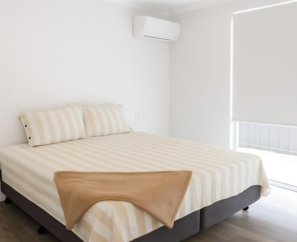 3 bedrooms, iron/ironing board, WiFi, bed sheets - Milbridge Getaway with a bathroom in each room! (Millbridge)