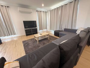 Living area - Karnup Getaway with an ensuite bathroom in each room (Karnup)