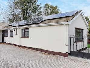Exterior - 2 bedroom accommodation in Tenby (Tenby)