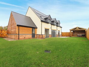 Exterior - Stylish modern home with games room, luxury kitchen and two en suite bedrooms. (Ross-on-Wye)