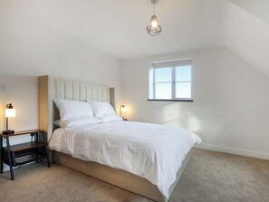 5 bedrooms, free WiFi - Stylish modern home with games room, luxury kitchen and two en suite bedrooms. (Ross-on-Wye)