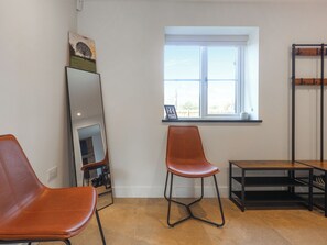 Interior - Stylish modern home with games room, luxury kitchen and two en suite bedrooms. (Ross-on-Wye)