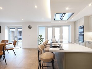 Dining - Stylish modern home with games room, luxury kitchen and two en suite bedrooms. (Ross-on-Wye)