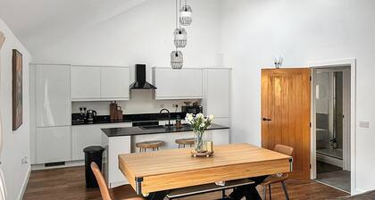 Stunning house in a great location for seaside getaways.