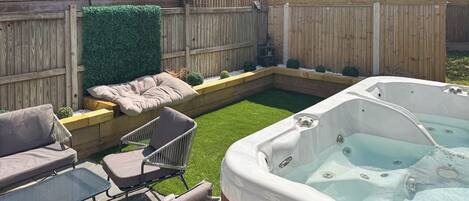 Tina de hidromasaje al aire libre