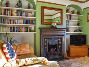 TV - 4 bedroom accommodation in Salcombe (Salcombe)