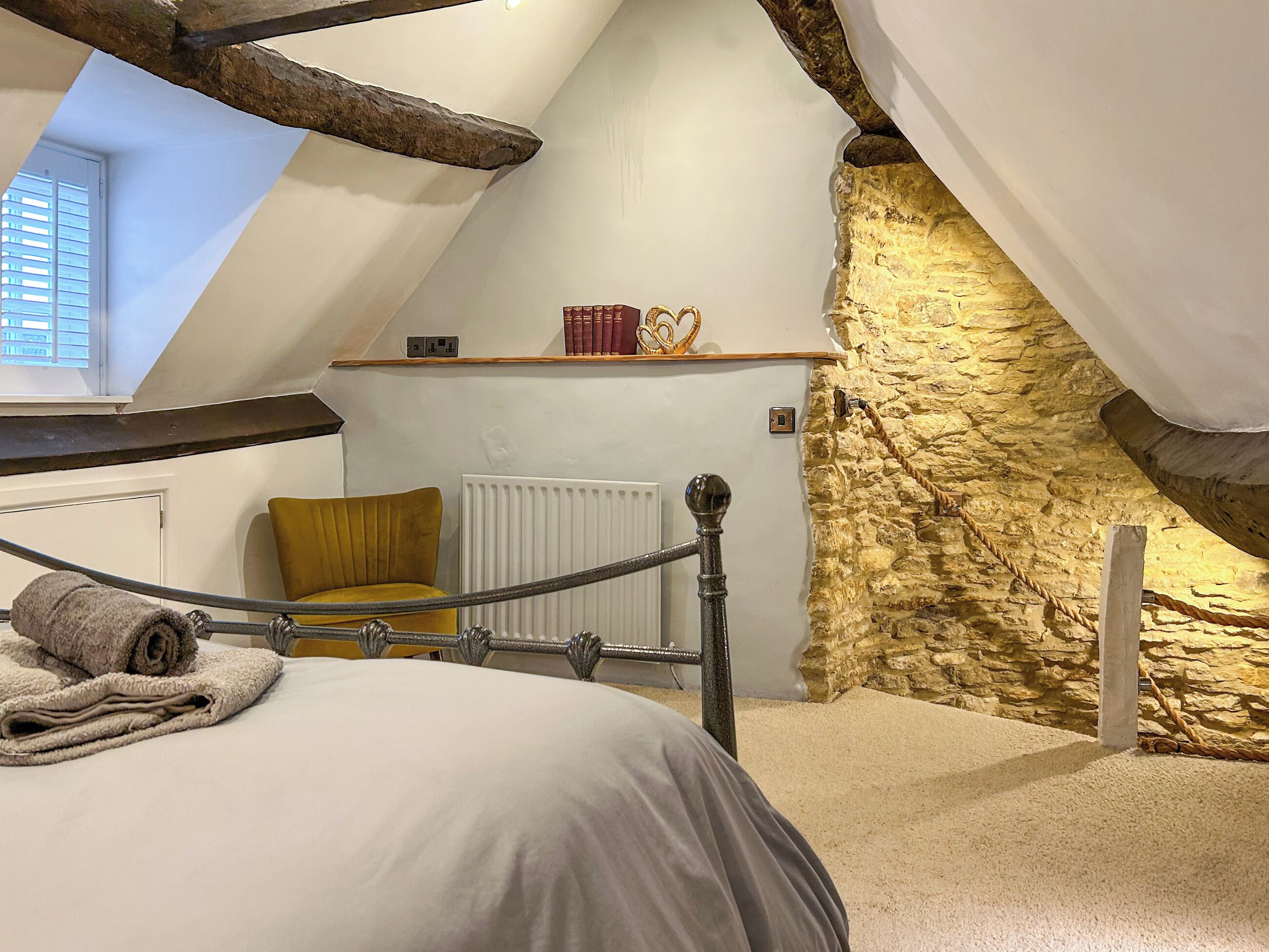 Double bedroom | Hailey Hamlet Cottage, Chipping Norton