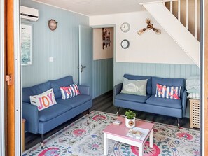 TV - A lovely lodge in a great holiday village. (Kingsdown, Deal)