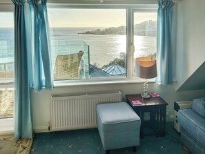 Living area - 1 bedroom accommodation in Coverack (Coverack)