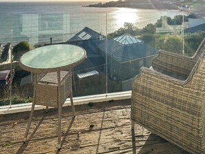 Outdoor dining - 1 bedroom accommodation in Coverack (Coverack)