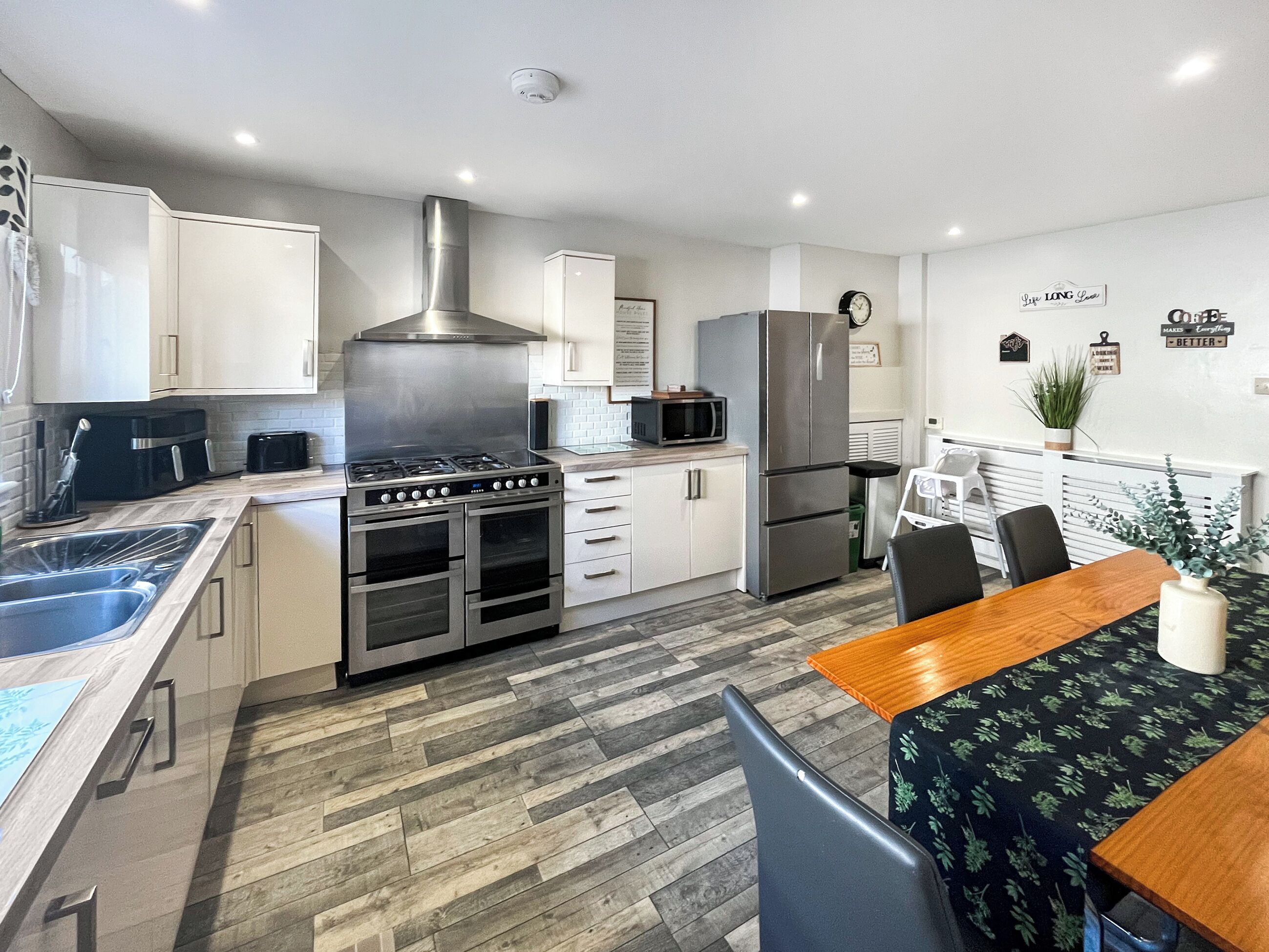 Lavavajillas y periquera 