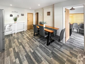 Dining - 2 bedroom accommodation in Birchington (Birchington)