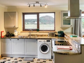 Dishwasher, high chair - 4 bedroom accommodation in Brora (Brora)