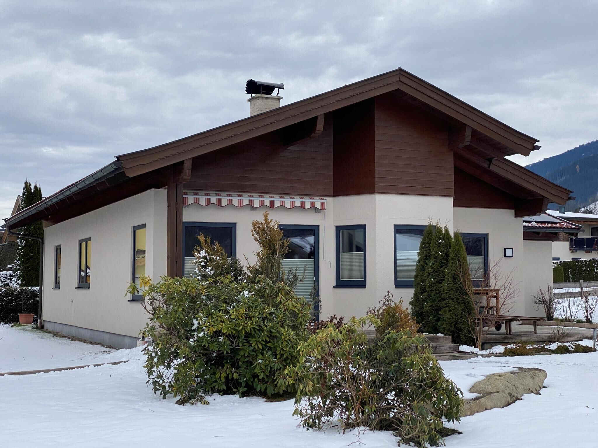 Außenseite Ferienhaus [Winter]