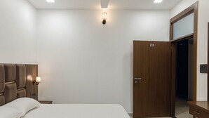 14 bedrooms, WiFi, bed sheets - Hotel Empress Grand, 2.5km from Taj Mahal (Agra)