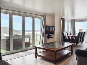 Interior - Oceans Away - UK48571 (Woolacombe)