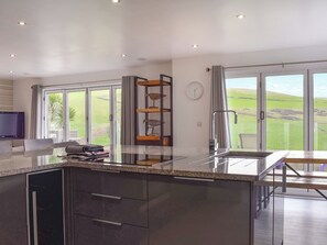 Dishwasher, high chair - Sea The Sea - UK48576 (Woolacombe)