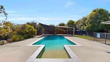 2 outdoor pools