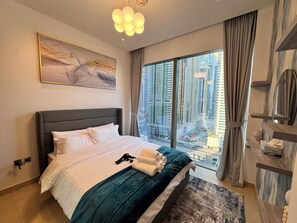 1 bedroom, iron/ironing board, WiFi, bed sheets - Free Infiniti Pool & Jacuzzi-Marina Dubai Luxury Stay in luxurious 1 BHK. (Dubai)