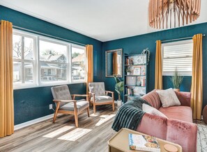Living area - Welcome to Deja Blue! 3-bedroom house near downtown Indianapolis & pet-friendly (Indianapolis)